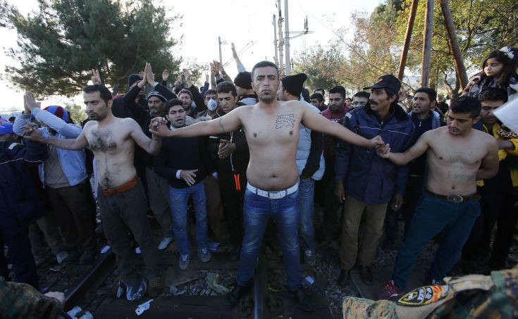 Οι Ευρωπαίοι σφραγίζουν τα ελληνικά σύνορα με την απειλή έξωσης από τη Σένγκεν