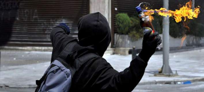 Ετοιμάζονταν για πόλεμο: 100 μολότοφ θαμμένες στο λόφο του Στρέφη βρήκε η ΕΛ.ΑΣ.