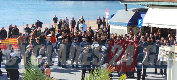 Σύρος: Φοιτητές εμπόδισαν την είσοδο Π.Παυλόπουλου στο δημαρχείο [βίντεο]