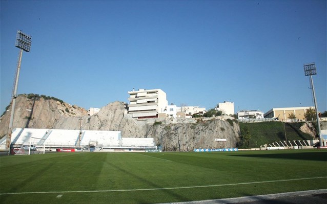 Επίθεση με μολότοφ δέχθηκε διμοιρία των ΜΑΤ στο γήπεδο της Καλλιθέας