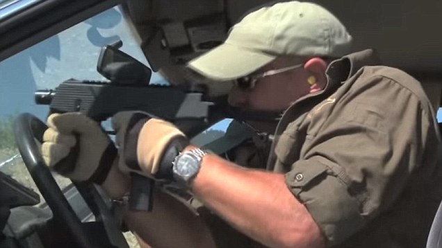 Με υποπολυβόλα εξοπλίζει τους πιλότους των μαχητικών F-16 η Ολλανδία [βίντεο]