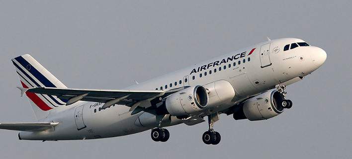 Τρόμος στον αέρα για τους επιβάτες της Air France – Προσγειώθηκε εκτάκτως μετά από απειλή για βόμβα (φωτό & βίντεο)