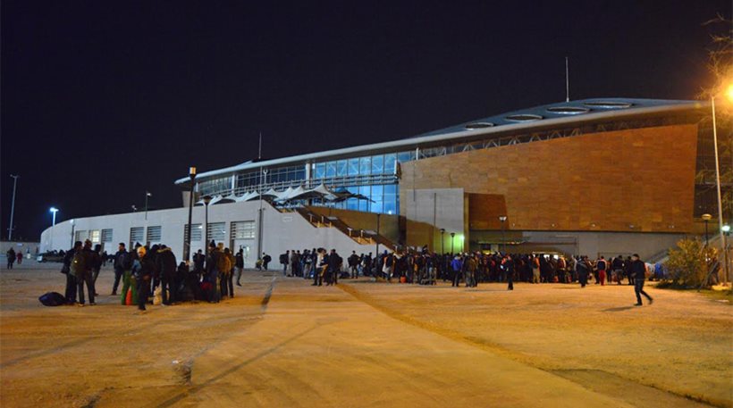 1200 “λάθρο” από την Ειδομένη έφτασαν στο Ταε Κβο Ντο στο Παλαιό Φάληρο [φωτό, βίντεο] [upd2]