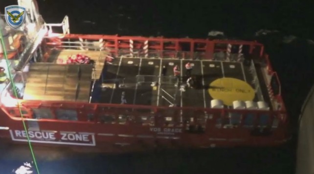 Εντυπωσιακή διάσωση δύο παιδιών λαθρομεταναστών από την ΠΑ (vid)