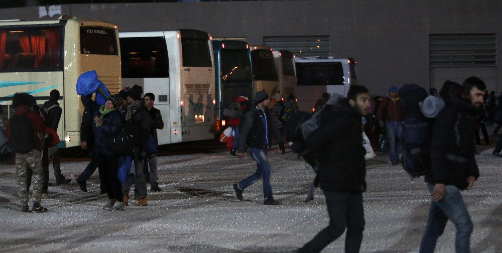 Ξεσηκώθηκαν οι δήμαρχοι των νοτίων προαστίων κατά της κυβέρνησης: “Μας γεμίσατε με λάθρο”