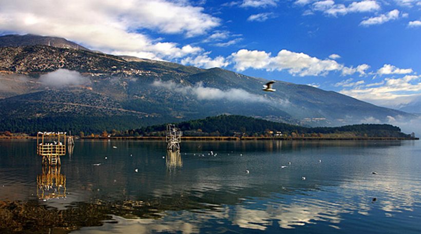 Έριξαν στη λίμνη έγκυο γυναίκα για να αποβάλει στα Ιωάννινα- Συνελήφθησαν οι δράστες