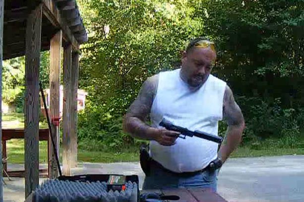 Πώς ακούγεται ένας πυροβολισμός χωρίς και με σιγαστήρα [βίντεο]