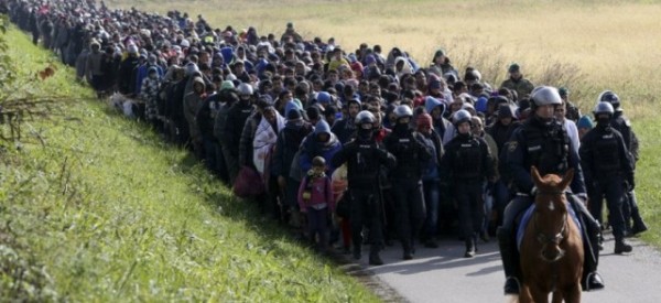 Συναγερμός στην Νορβηγία – Εκατοντάδες “πρόσφυγες” με σημαίες και σύμβολα του ISIS