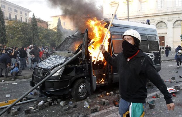 Έκτακτο: Επίθεση αναρχικών σε αστυνομικούς της Ομάδας ΔΙ.ΑΣ στην Πατησίων – Ένας Αστυνομικός τραυματίστηκε