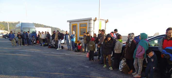 Λαθρομετανάστες-“τουρίστες” εξαφανίζονται στη Λέσβο – Οι αφίξεις παραμένουν σταθερές στους 1.500 τη μέρα