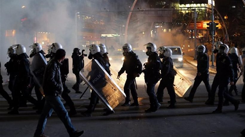 Τουρκία: Δύο διαδηλωτές σκοτώθηκαν σήμερα στις βίαιες συγκρούσεις με την αστυνομία του Ντιγιάρμπακιρ