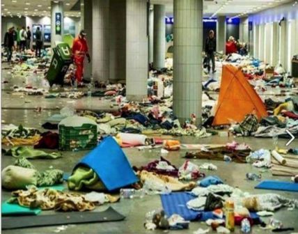 Η Γερμανία στο πέρασμα των χιλιάδων λαθρομεταναστών [φωτό-βίντεο]