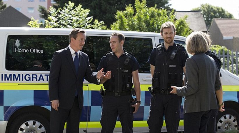 Χάος στη Βρετανία με τους “λάθρο” – Οι Αρχές έχουν χάσει τα ίχνη χιλιάδων “λάθρο” που περιφέρονται χωρίς άδεια στη χώρα