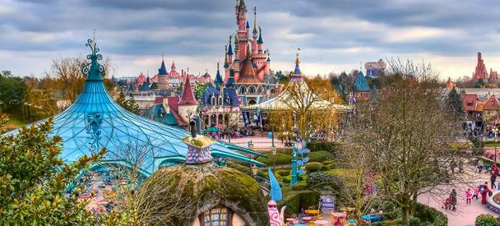 ΗΠΑ: Αυστηρότερα μέτρα στην Ντίσνεϋλαντ -Απαγορεύεται η κυκλοφορία μασκαρεμένων εφήβων