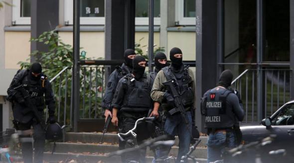 Γερμανικός Τύπος: Πρόσφυγες κατείχαν ίδια διαβατήρια με τους τρομοκράτες του Παρισιού