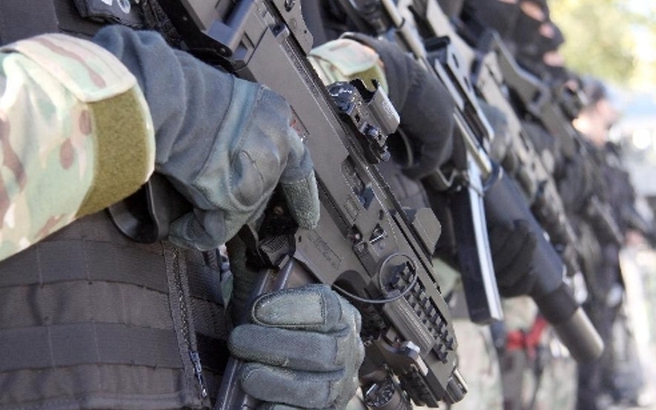 Χειροπέδες σε τζιχαντιστές που σχεδίαζαν επίθεση στη Βοσνία- Βρέθηκε υλικό που τους συνδέει με το ΙΚ