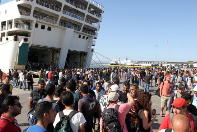 Ακόμα 1.700 λαθρομετανάστες έφτασαν το πρωί στον Πειραιά