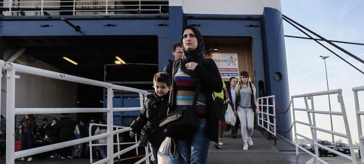 Ανεξέλεγκτη η κατάσταση με τους “λάθρο” – Άλλοι 4.000 αποβιβάστηκαν το πρωί στον Πειραιά