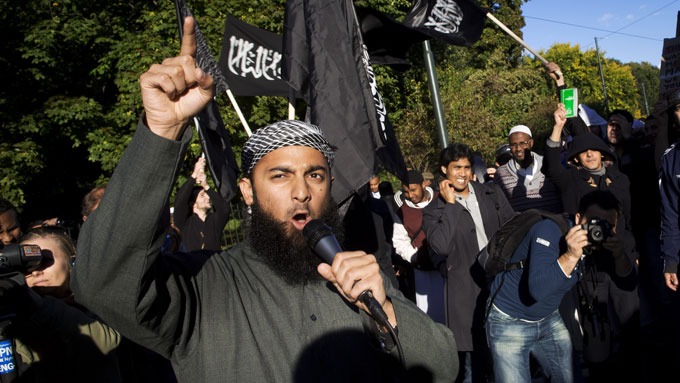 «Χριστούγεννα» στο Όσλο – Ακούστε τον ιμάμη να προσεύχεται στους κεντρικούς δρόμους