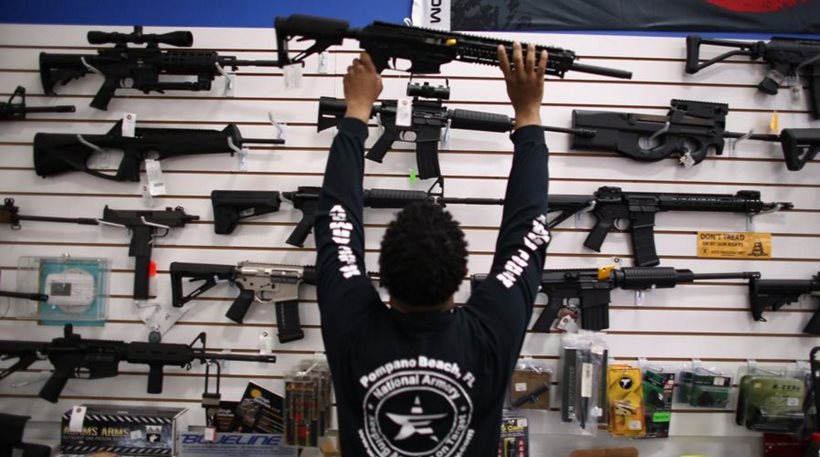 27 νεκροί από πυροβόλα όπλα μόνο την ημέρα των Χριστουγέννων στις ΗΠΑ