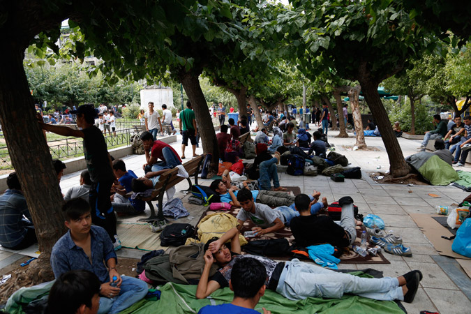 Ο Δήμος Αθηναίων ζητά από την κυβέρνηση να πάρει μέτρα για τους λαθρομετανάστες στην  πλατεία Βικτωρίας