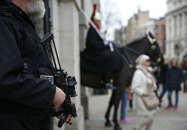Στα… όπλα η Αστυνομία στο Λονδίνο – Φοβούνται τρομοκρατικό χτύπημα παραμονή Πρωτοχρονιάς