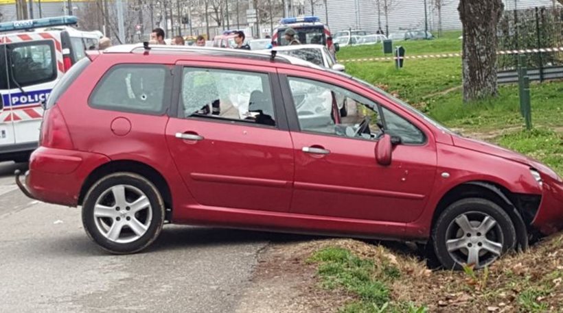 Γαλλία: Πυροβόλησαν οδηγό που προσπάθησε να πέσει πάνω σε στρατιώτες – 5 τραυματίες [φωτό, βίντεο] [upd]