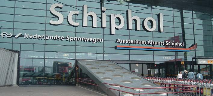 Συνελήφθη 29χρονος Βρετανός στο αεροδρόμιο του Άμστερνταμ για ψευδή απειλή βόμβας