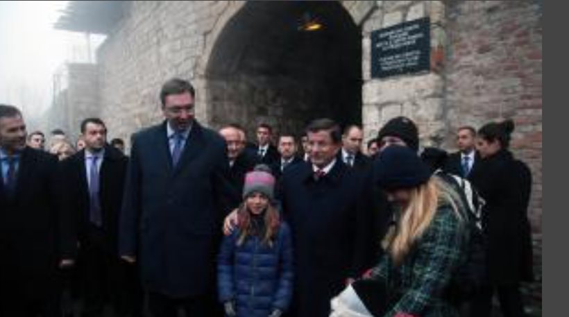 Βελιγράδι: Όταν ο Νταβούτογλου συνάντησε μια 10χρονη Ελληνίδα [βίντεο]