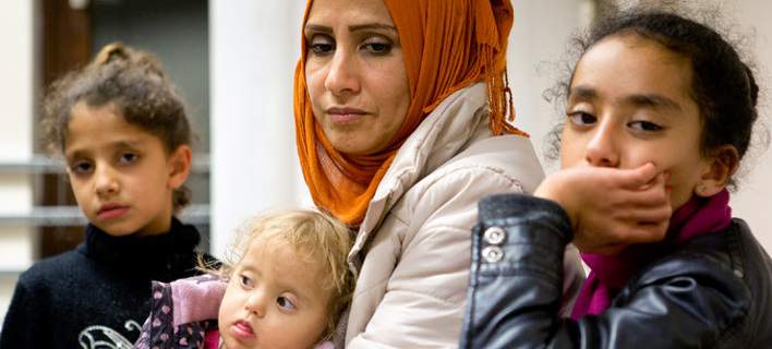 Πρόσφυγες “πληρώνουν” τους διακινητές δίνοντας τις γυναίκες τους – Θύματα βιασμών και ξυλοδαρμών