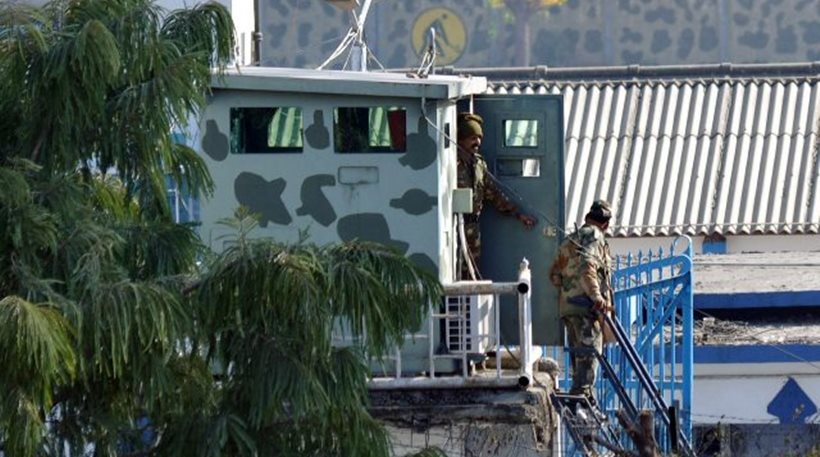Νέα ανταλλαγή πυρών στην αεροπορική βάση της Ινδίας- Ταμπουρωμένοι οι τρομοκράτες