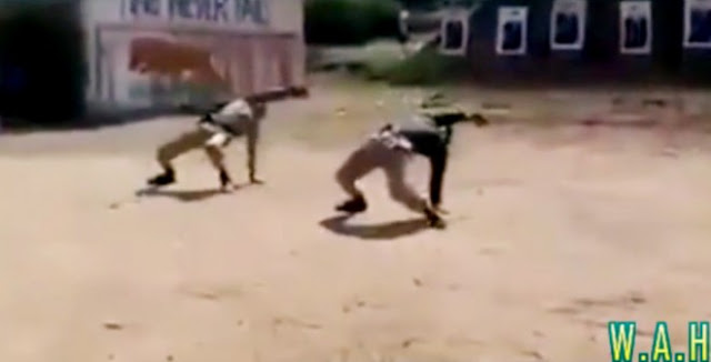 Ινδία: Εκπαίδευση αστυνομικών στη σκοποβολή με “κωλοτούμπες” και ακροβατικά! [βίντεο]