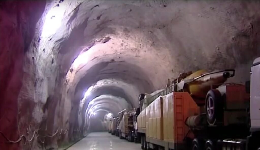 Ιράν προς Σ.Αραβία: “Όποιος μας επιτεθεί θα καταστραφεί αμέσως” – Αποκάλυψε τη δεύτερη υπόγεια βάση βαλλιστικών πυραύλων (vid, φωτό)