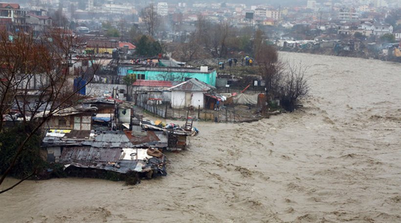 Αλβανία: Μεγάλες καταστροφές από τις πλημμύρες (φωτό)
