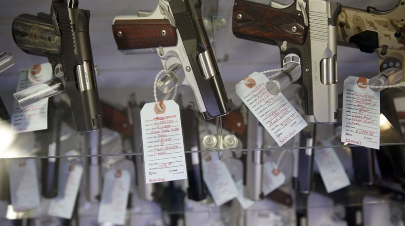 HΠΑ: Οι έμποροι όπλων φτιάχνουν κανάλι και “γράφουν” τον Μ.Ομπάμα στα “παλιά” τους