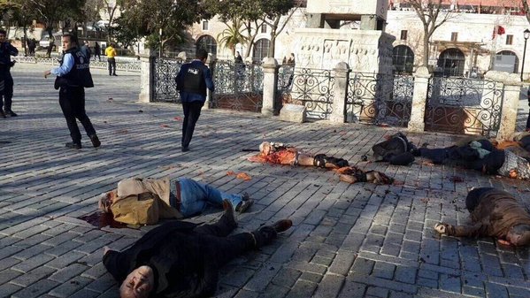 Ισχυρή έκρηξη με πολλούς νεκρούς και τραυματίες κοντά στην Αγία Σοφία στην Κωνσταντινούπολη! – Χτυπήθηκαν ξένοι τουρίστες (πολύ σκληρές εικόνες) (βίντεο) (upd3)