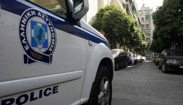 Αστυνομικός ρώτησε τον υπουργό Προστασίας του Πολίτη όταν μπήκε σε Τμήμα: “Ε, μπάρμπα, για πού το ‘βαλες;”