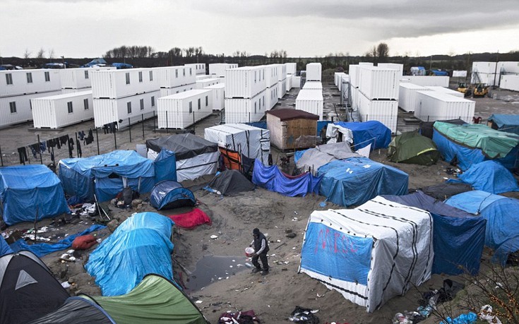 Δεν θέλουν να εγκατασταθούν σε καταυλισμό οι λαθρομετανάστες από τη “ζούγκλα του Καλαί”!