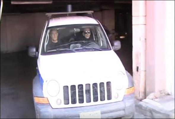 Νέο βίντεο από την έξοδο του συζυγοκτόνου από τα Δικαστήρια