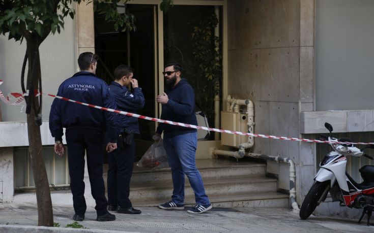 Νεκροψία μόνο όταν ξεπαγώσει το πτώμα από την Καλλιθέα- Στο επίκεντρο η 45χρονη σύντροφος