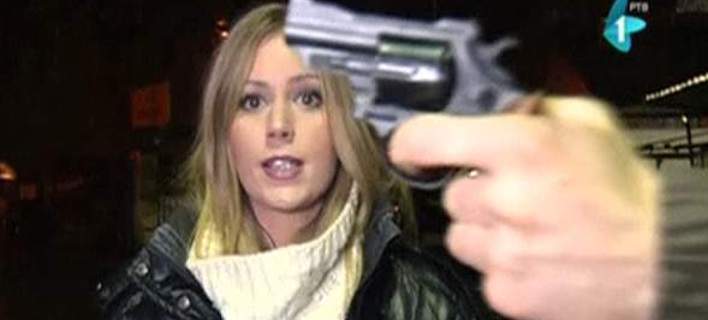 Σερβία: Τρόμος επικράτησε όταν άγνωστος έβγαλε όπλο κατά τη διάρκεια ζωντανής σύνδεσης [φωτό,βίντεο]