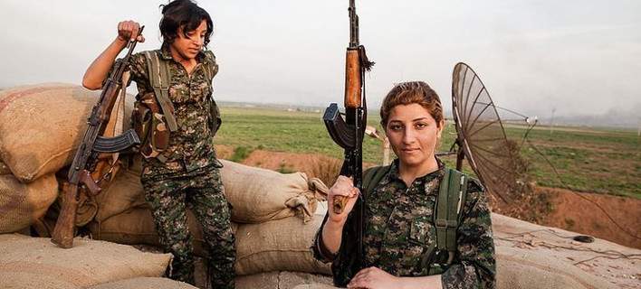 O ξένος Τύπος εξυμνεί τη γενναιότητα των Κούρδων γυναικών στη μάχη κατά του ISIS (φωτό)