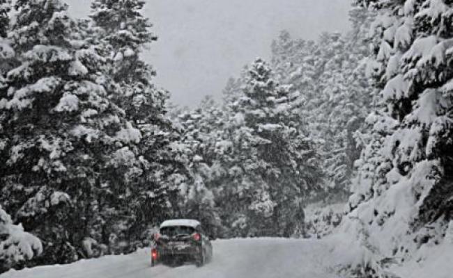 Ο χιονιάς σαρώνει όλη τη χώρα- Ένας νεκρός και τεράστιες ζημιές ο απολογισμός μέχρι στιγμής (φωτό, βίντεο)