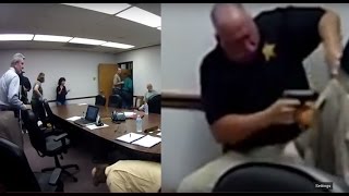 Mόνο στο… Αμέρικα γίνονται αυτά: Άνδρας της ασφάλειας πυροβόλησε μέσα στην αίθουσα συσκέψεων! (vid)