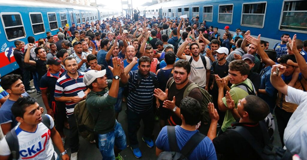 Βίντεο: Ο “Γιάνης Βαρουφάκης” της Ουγγαρίας Δρ. Λάσλο Μποκάρ μιλά για πώς εξοντώνονται τα ευρωπαϊκά έθνη από τη ΝΤΠ (vid)