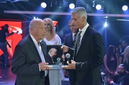 Ετήσιος χορός της Ένωσης Αστυνομικών Υπαλλήλων Νοτ/κής Αττικής: Βραδιά αφιερωμένη στον Μίμη Πλέσσα (φωτό)