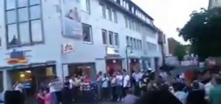 Ο Ιμάμης καλεί σε προσευχή στην Γερμανία και όλη η πόλη παγώνει! [βίντεο]