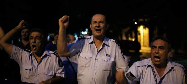 Αστυνομικοί σε Κατρούγκαλο για το ασφαλιστικό: ”Θα λογαριαστούμε στο πεζοδρόμιο και όποιος νικήσει”