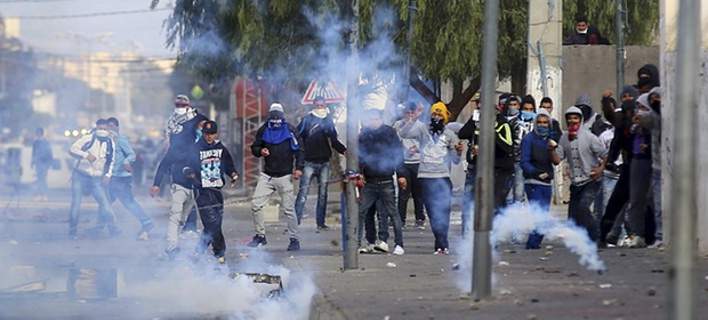 Τυνησία: Απαγορεύτηκε η κυκλοφορία μετά τις 8 το βράδυ