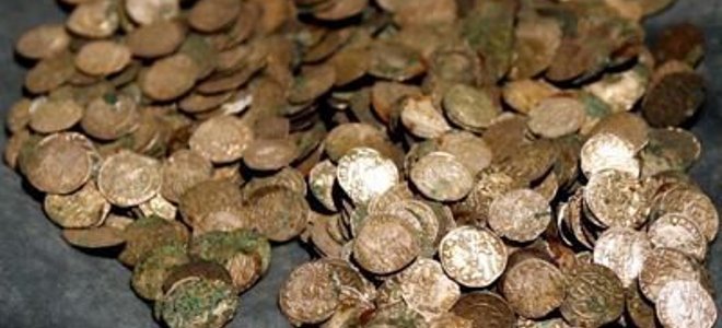 Χειροπέδες σε αρχαιοκάπηλους στη Θεσσαλονίκη: Στην κατοχή τους βρέθηκαν αρχαία νομίσματα και… λυχνάρια